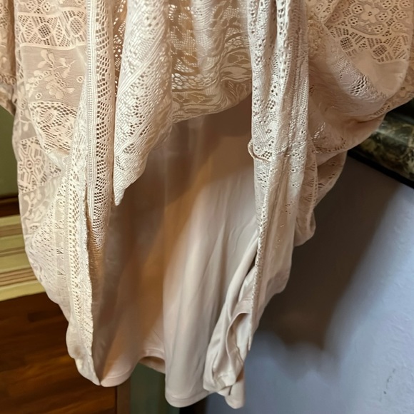 Torrid Cold Shoulder Top  Nude Color Lace with Stretch NWOT Sz 5X - Picture 7 of 14